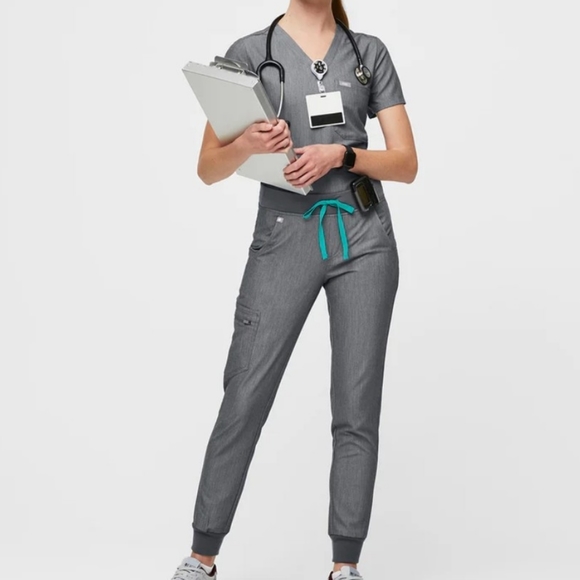 CasmaThree-Pocket Top & Zamora Jogger Pants - Graphite - Picture 1 of 3